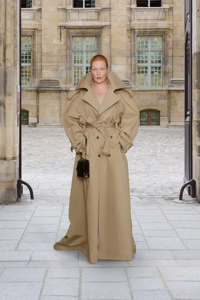 Look 12